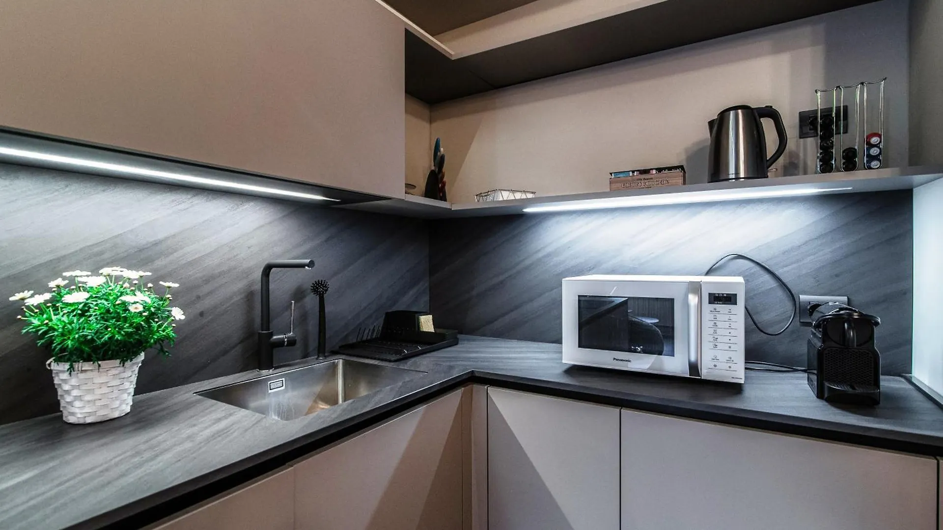 Apartment By The Lake Small -Downtown Como Italy