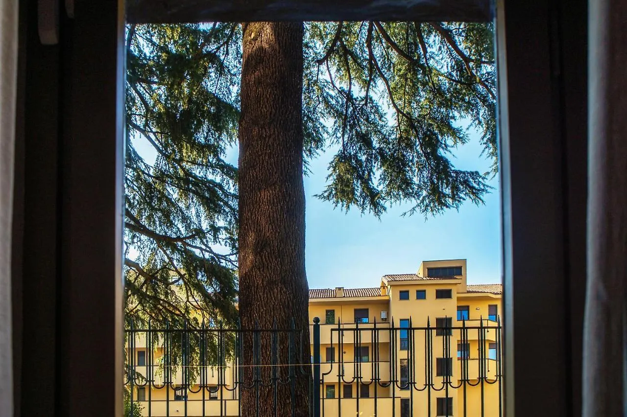 By The Lake Small -Downtown Como Italy