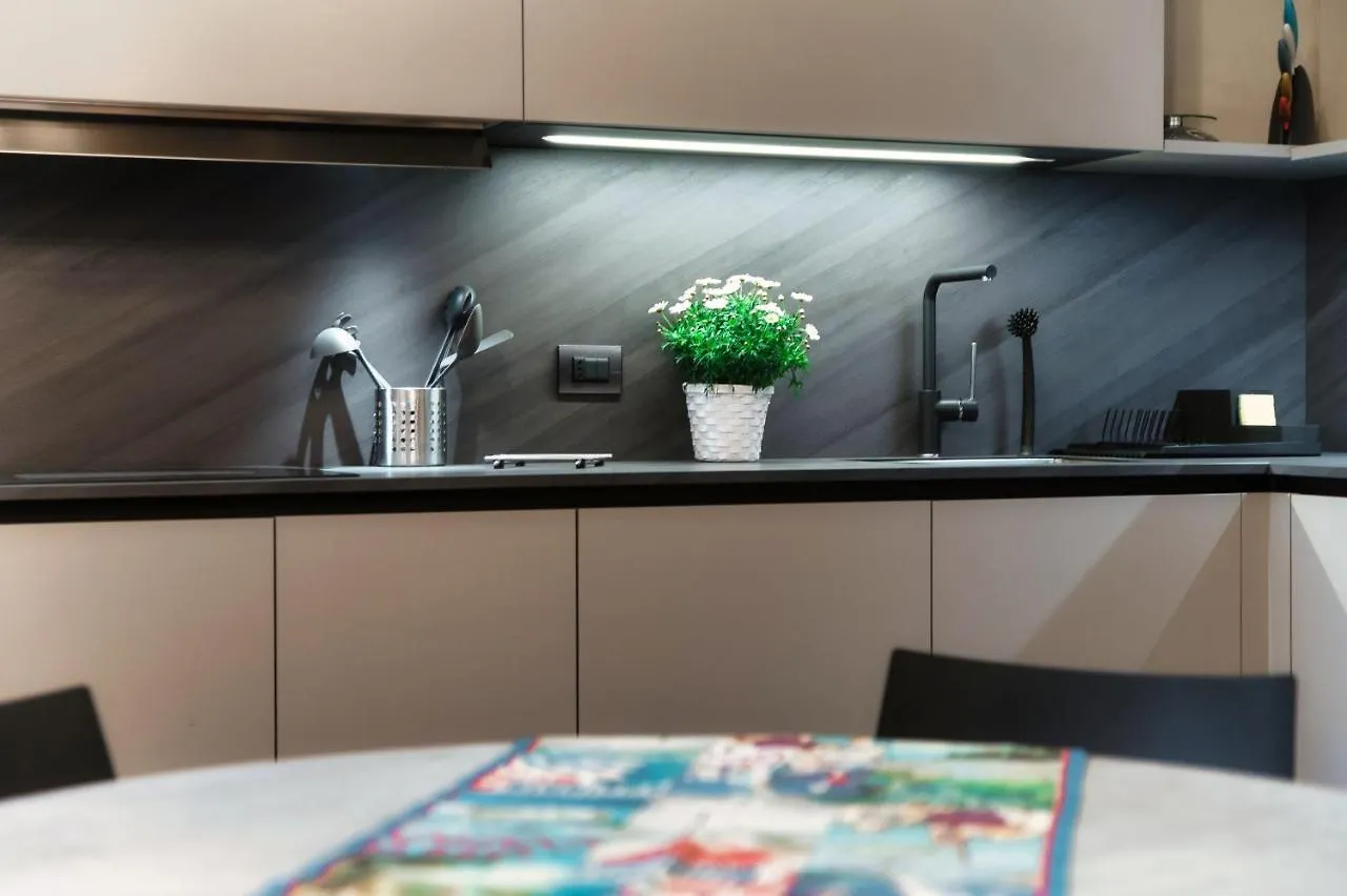 Apartment By The Lake Small -Downtown Como Italy